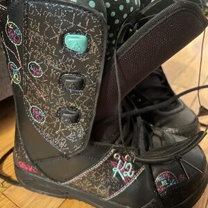 K2 women’s size 7 snowboard boot